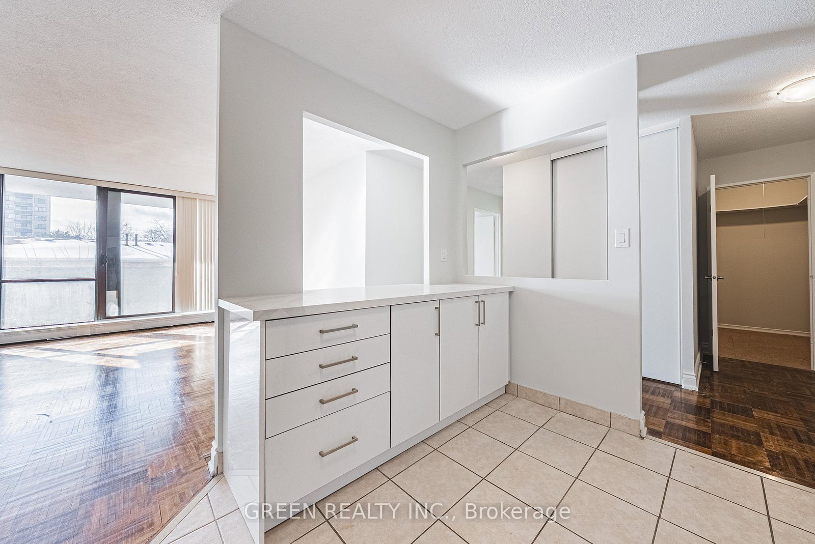 2220-marine-drive-oakville-ontario-w13528938