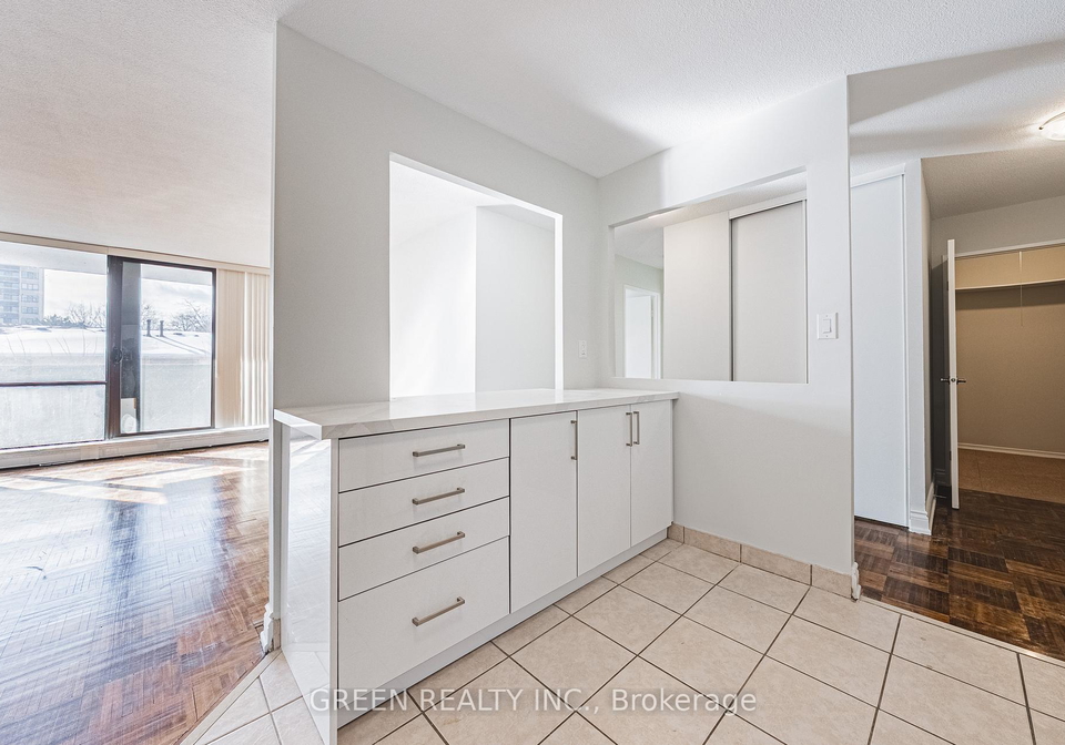2220-marine-drive-oakville-ontario-w13528938