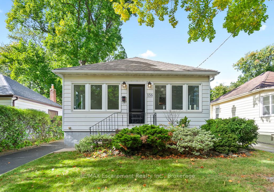 135-deane-avenue-oakville-ontario-w13528986