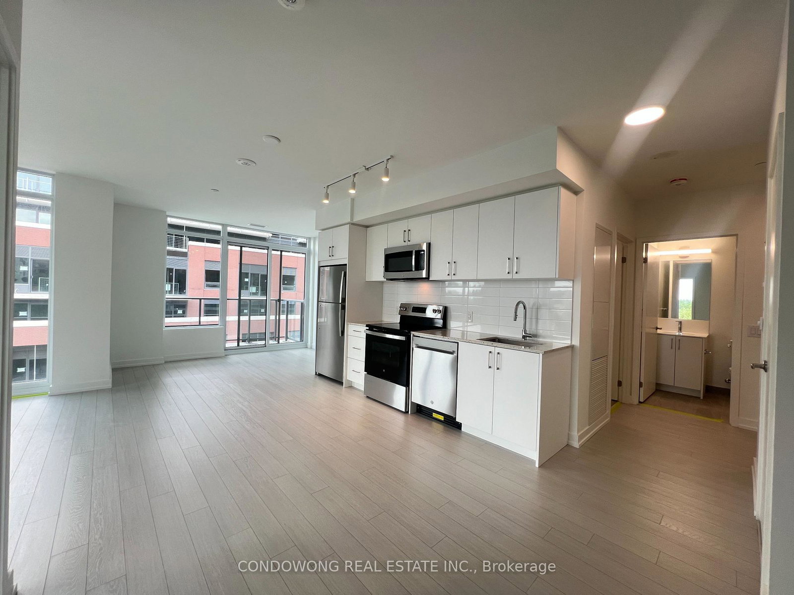 4010-eglinton-avenue-w-toronto-etobicoke-ontario-w13529204