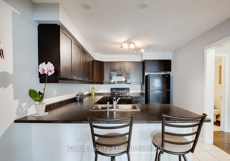 6-suitor-court-milton-ontario-w13529552