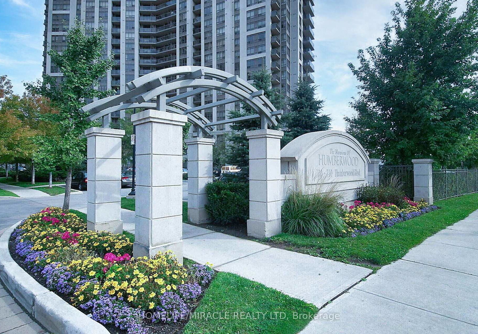 700-humberwood-boulevard-toronto-etobicoke-ontario-w13530090
