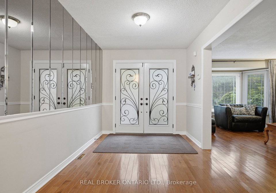 1356-mapleridge-crescent-oakville-ontario-w13530466