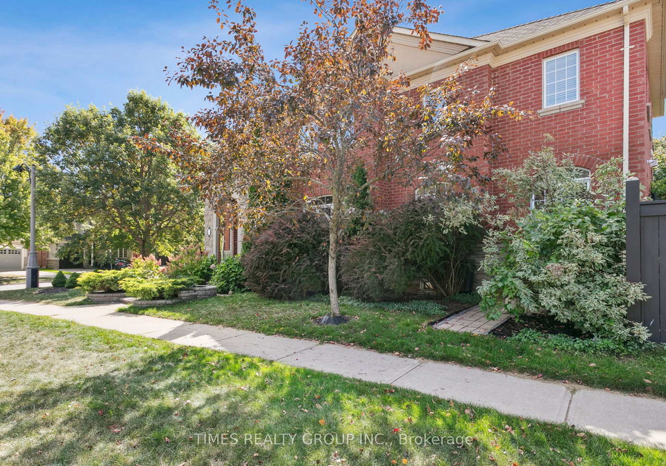 212-creek-path-avenue-oakville-ontario-w13531014