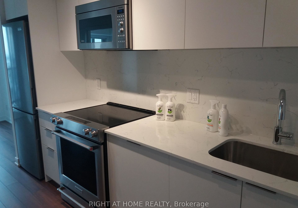 30-samuel-wood-way-toronto-etobicoke-ontario-w13531292