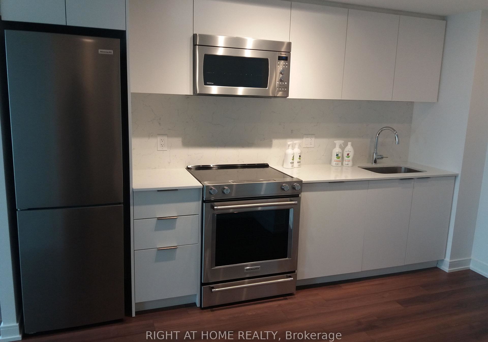 30-samuel-wood-way-toronto-etobicoke-ontario-w13531292