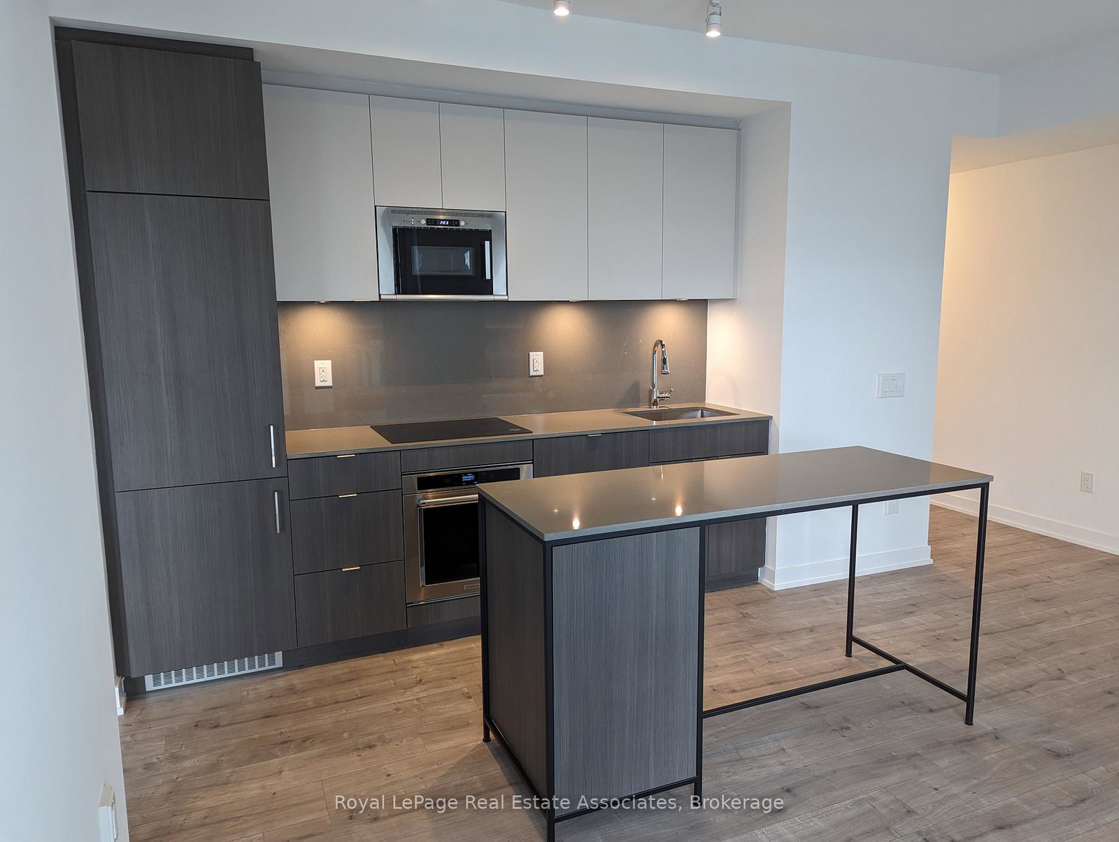 215-lakeshore-road-w-mississauga-ontario-w13531468
