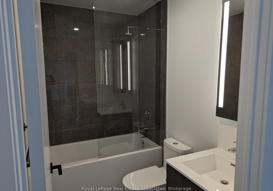 215-lakeshore-road-w-mississauga-ontario-w13531468