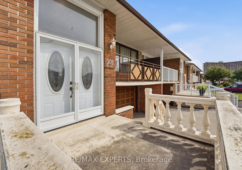 302-hullmar-drive-toronto-york-ontario-w13532118
