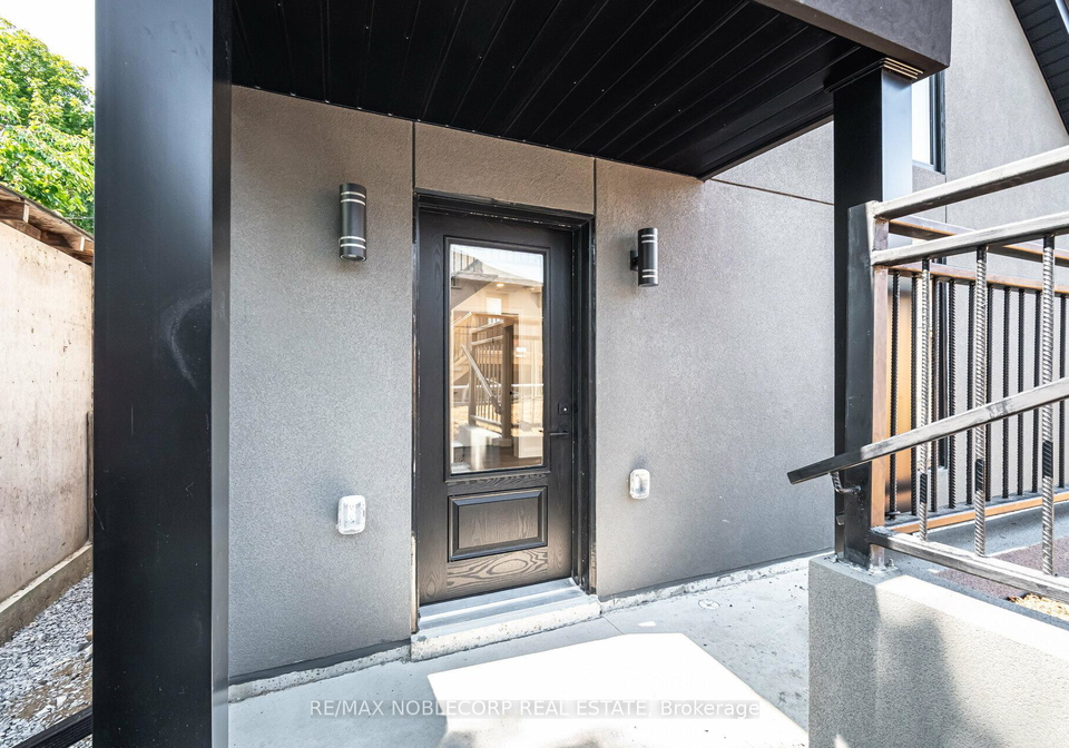 40-montcalm-avenue-toronto-north-york-ontario-w13532488