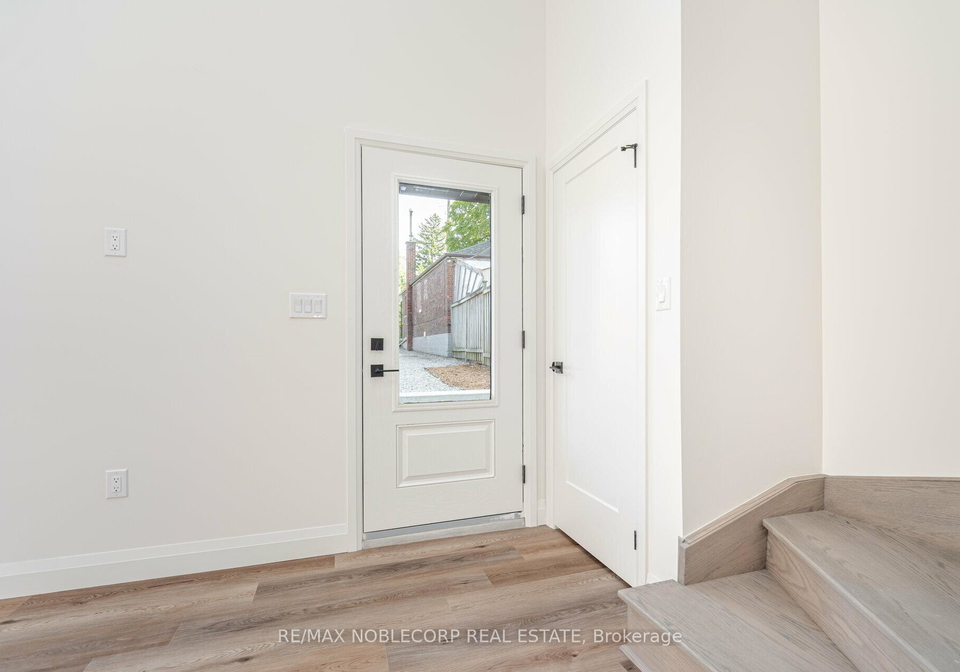40-montcalm-avenue-toronto-north-york-ontario-w13532488
