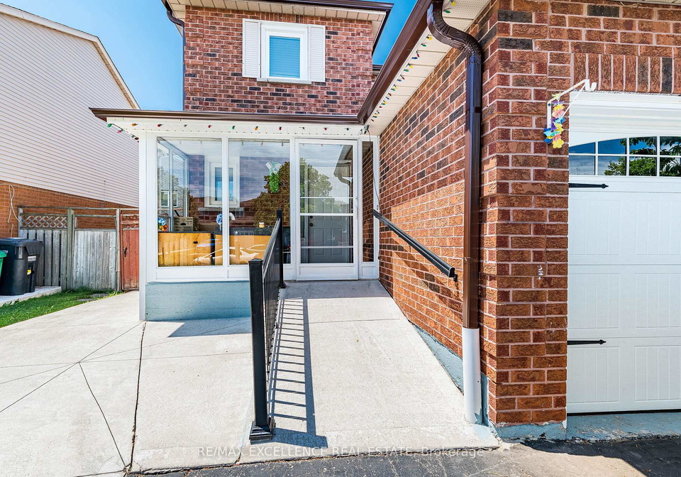 6-stalbridge-avenue-brampton-ontario-w13533604