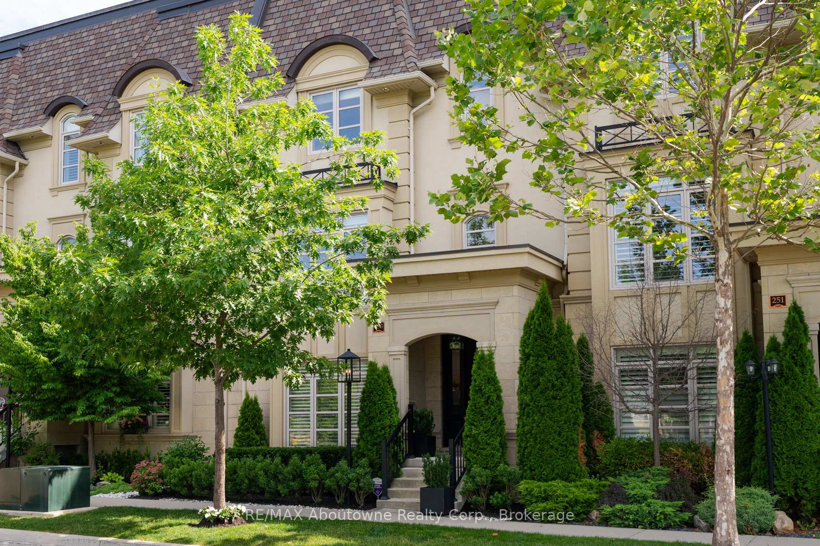 253-hanover-street-oakville-ontario-w13533988