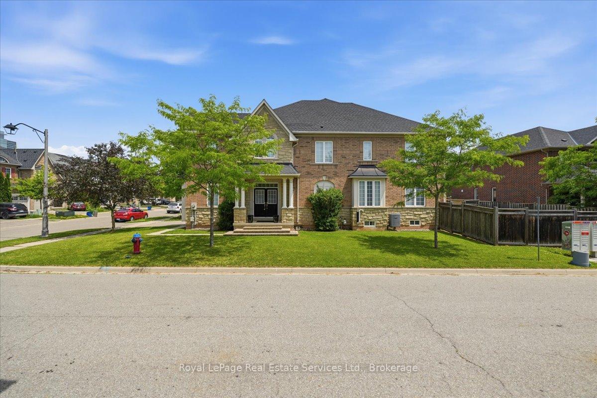 2395-woodstock-trail-oakville-ontario-w13534168