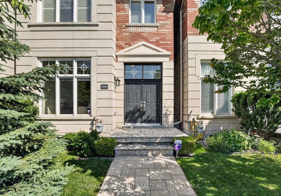 5203-preservation-circle-mississauga-ontario-w13534184