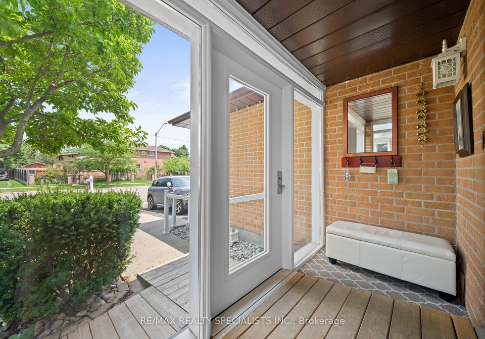 1004-queensbridge-drive-mississauga-ontario-w13535004
