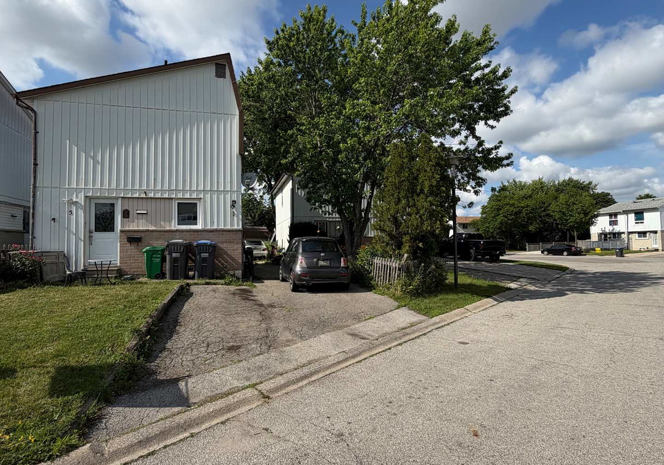 5-glencairn-square-brampton-ontario-w13535144