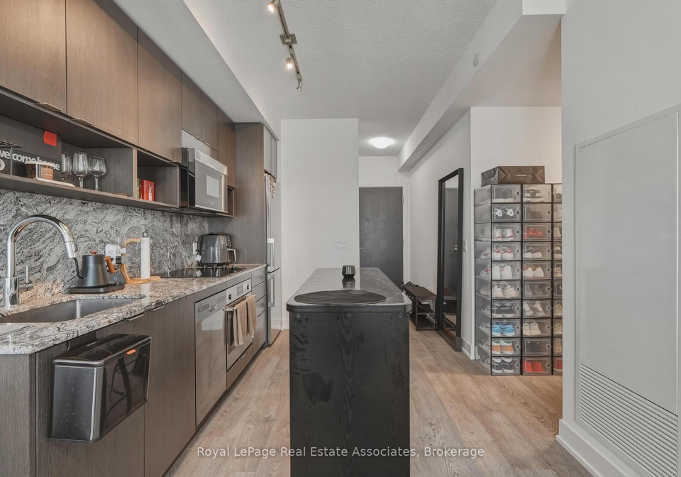 9-mabelle-avenue-toronto-etobicoke-ontario-w13535244