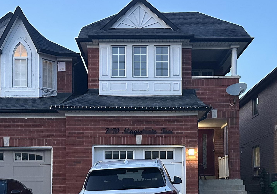 7070-magistrate-terrace-mississauga-ontario-w13535380