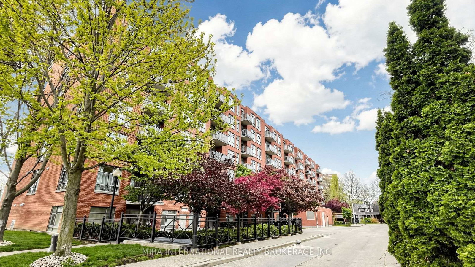2495-dundas-street-w-toronto-toronto-ontario-w13535722