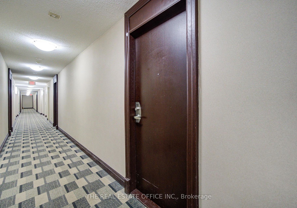208-enfield-place-mississauga-ontario-w13536226