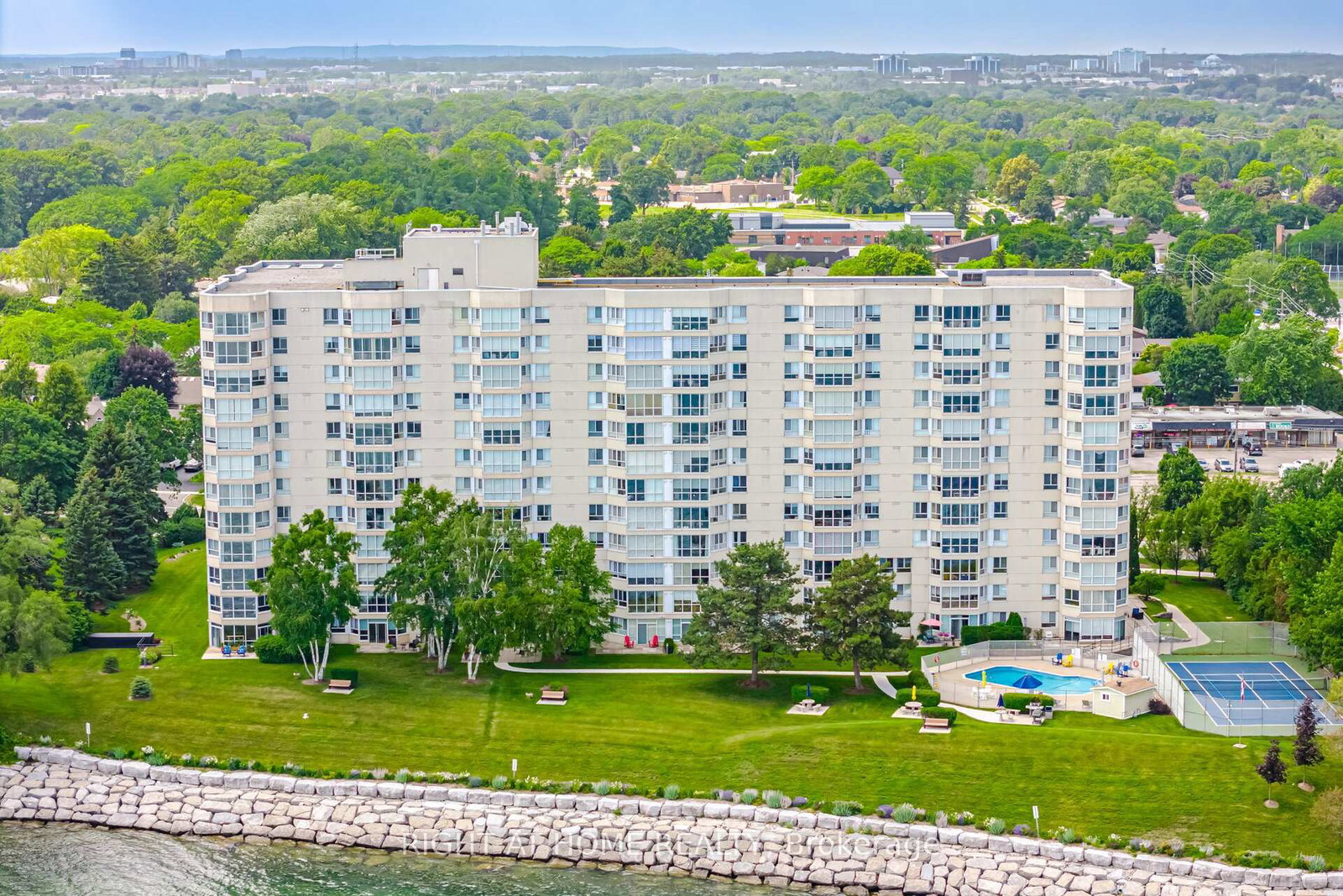 5280-lakeshore-road-burlington-ontario-w13537046