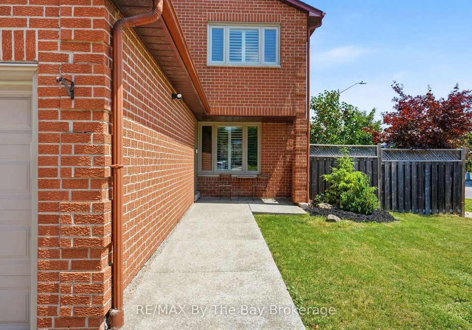 291-woodlawn-crescent-milton-ontario-w13537384
