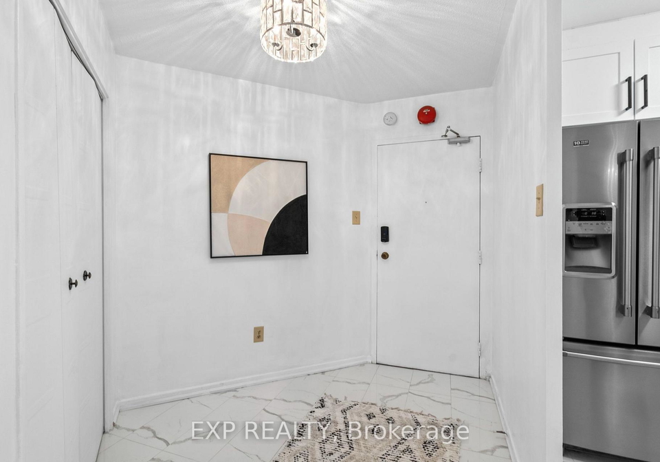 2323-confederation-parkway-mississauga-ontario-w13537736