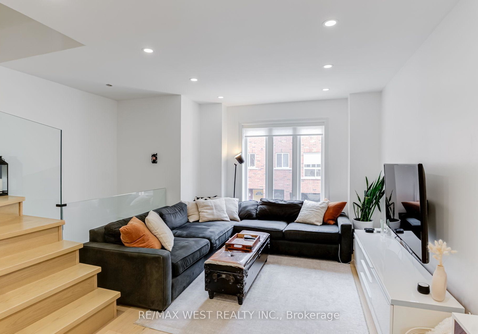 12-grogan-mews-toronto-toronto-ontario-w13538106