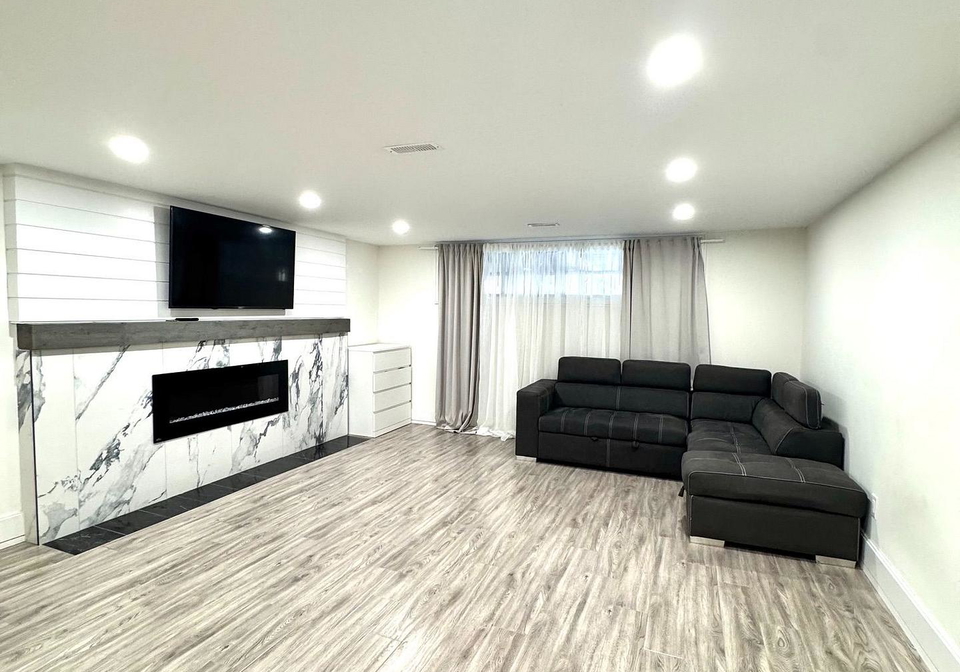 36-mitre-place-toronto-etobicoke-ontario-w13538374