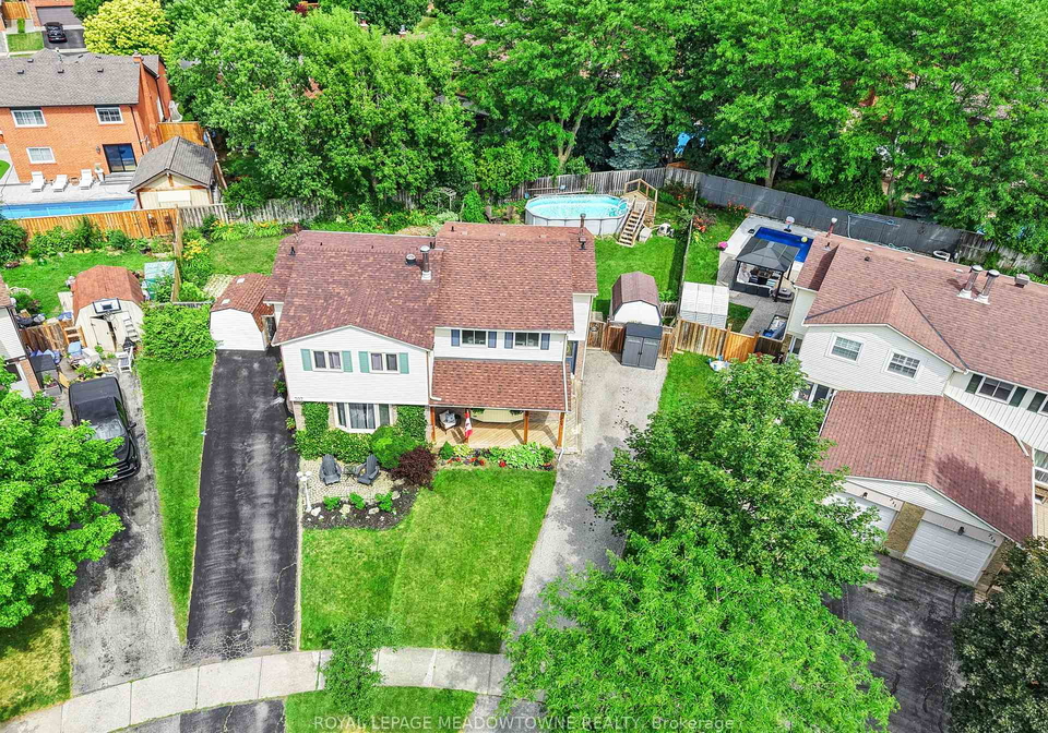 709-middleton-crescent-milton-ontario-w13538638