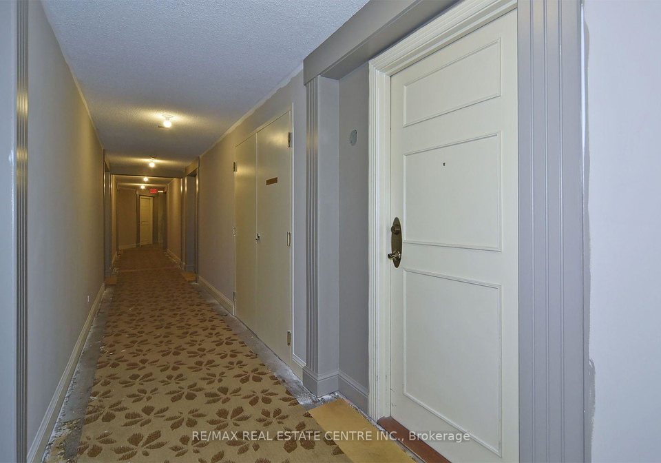 700-humberwood-boulevard-toronto-etobicoke-ontario-w13540508