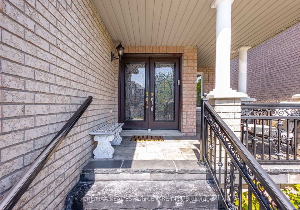 5588-doctor-peddle-crescent-mississauga-ontario-w13541158