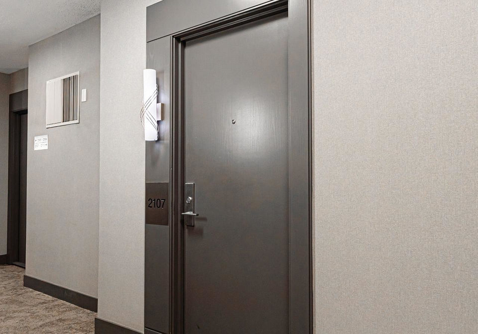 90-absolute-avenue-mississauga-ontario-w13541256
