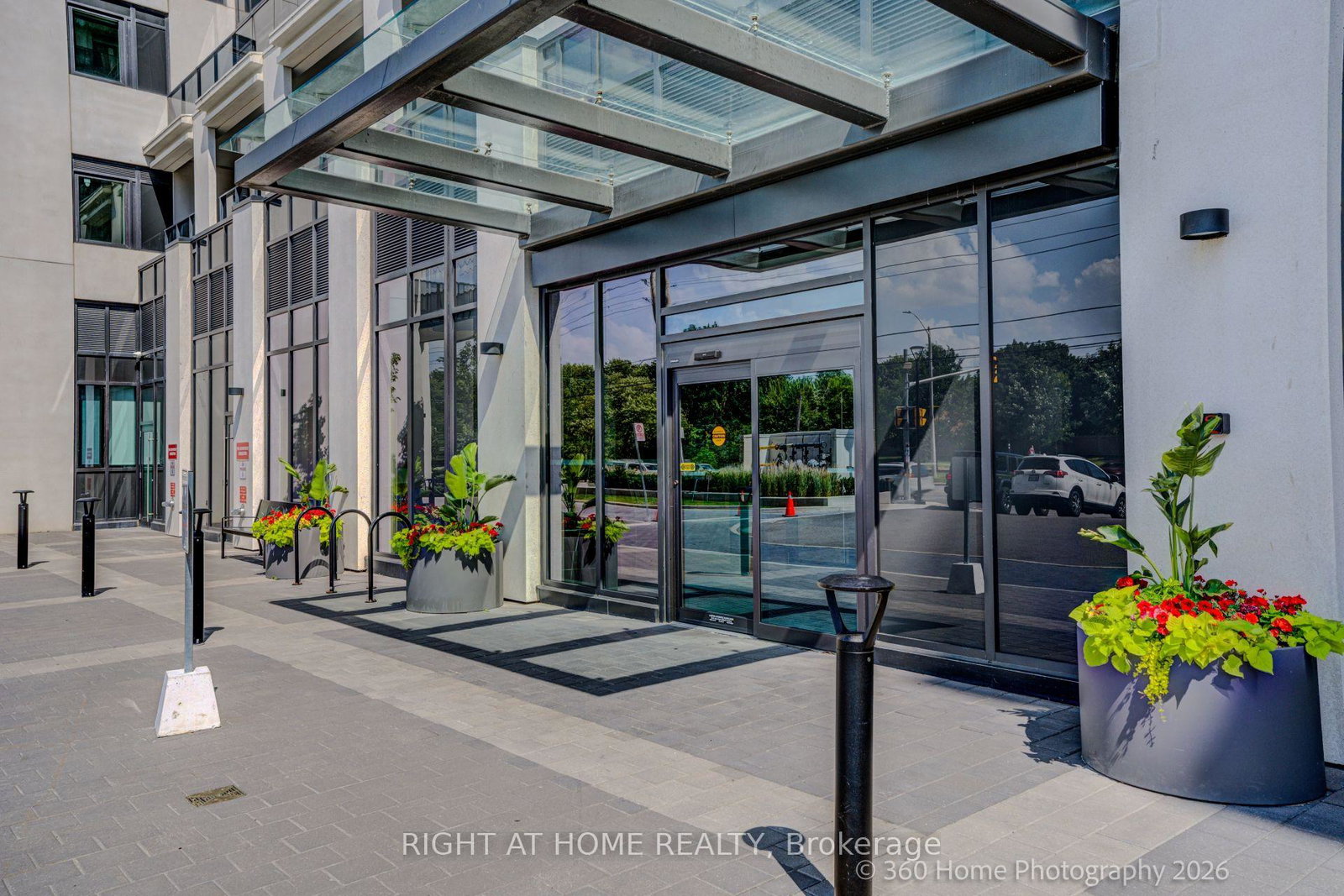 202-burnhamthorpe-road-e-mississauga-ontario-w13541318