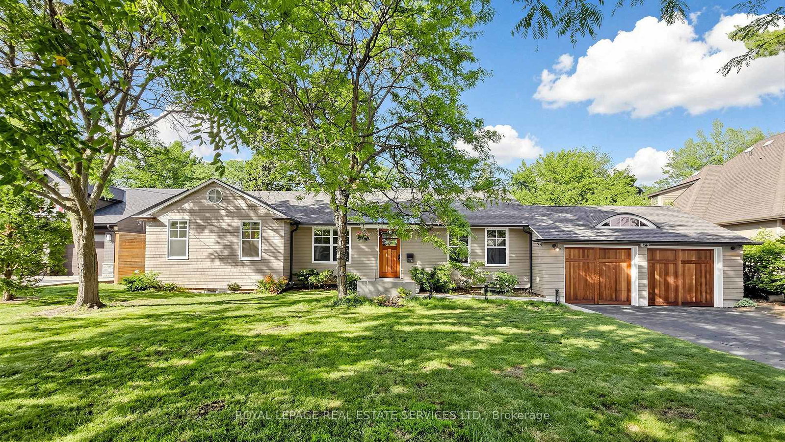 255-oakwood-crescent-oakville-ontario-w13542292