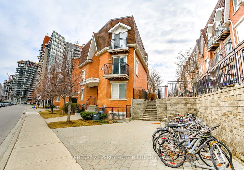 20-machells-avenue-n-toronto-toronto-ontario-w13542754