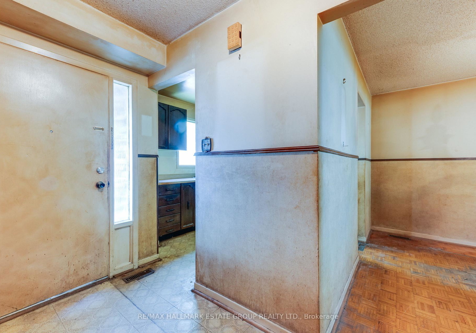 11-pumfrey-crescent-toronto-etobicoke-ontario-w13542950