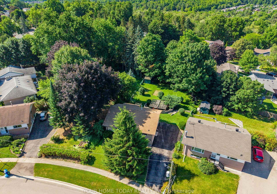 5-lane-court-halton-hills-ontario-w13543472