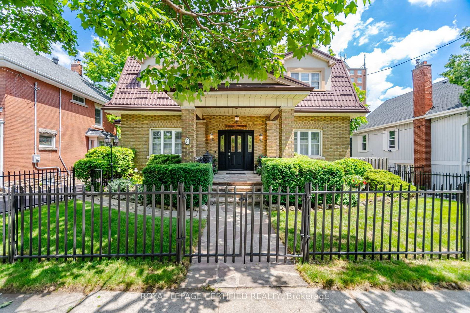 8-elizabeth-street-s-brampton-ontario-w13544932