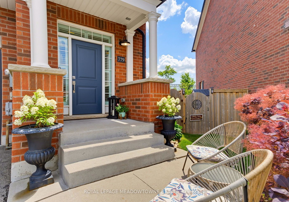 779-banks-crescent-milton-ontario-w13545192