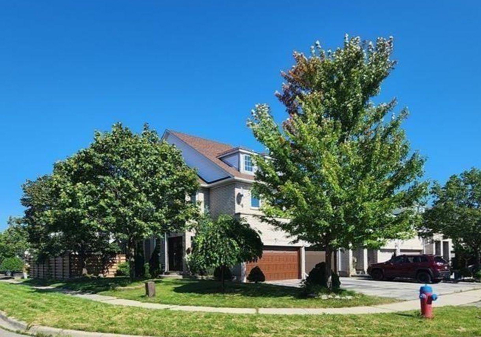 2070-white-dove-circle-oakville-ontario-w13545948