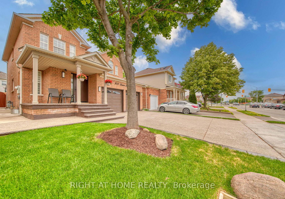 211-queen-mary-drive-brampton-ontario-w13547098