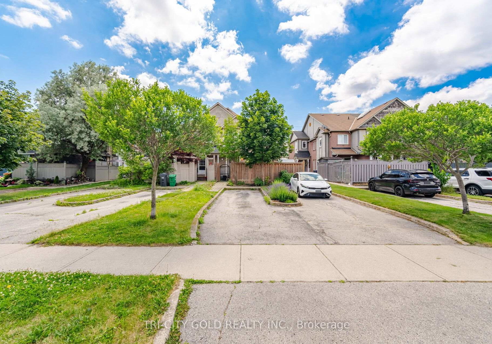 111-chipmunk-crescent-brampton-ontario-w13547366