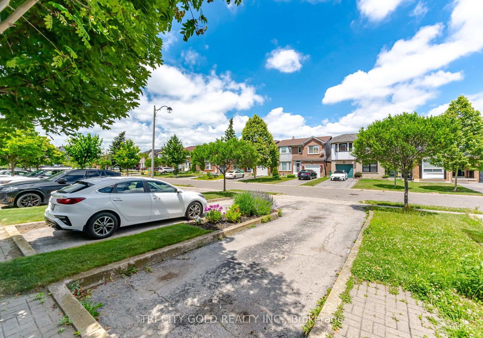 111-chipmunk-crescent-brampton-ontario-w13547366