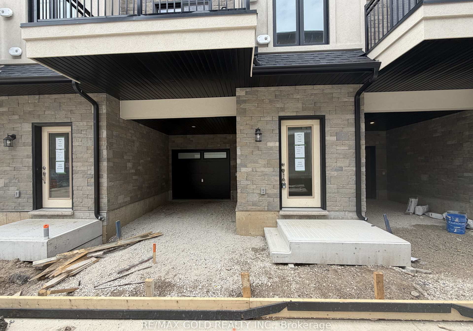 702-royal-front-street-mississauga-ontario-w13548340