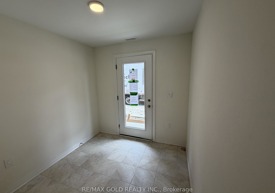 702-royal-front-street-mississauga-ontario-w13548340