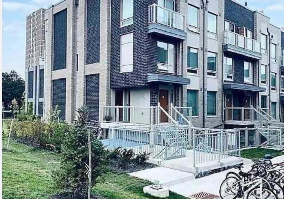 7-applewood-lane-toronto-etobicoke-ontario-w13548964