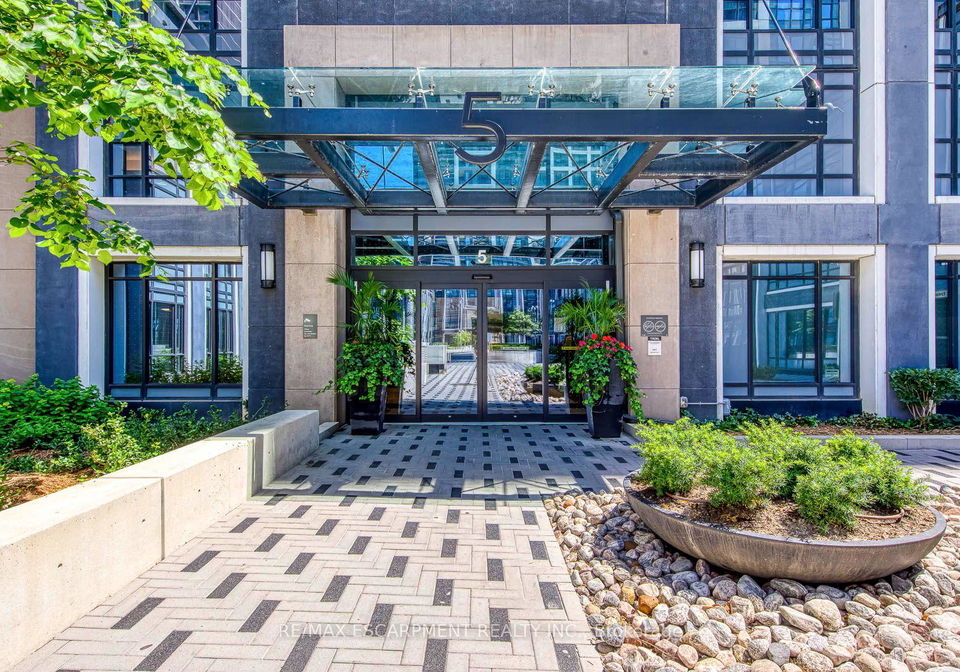 5-mabelle-avenue-toronto-etobicoke-ontario-w13549070