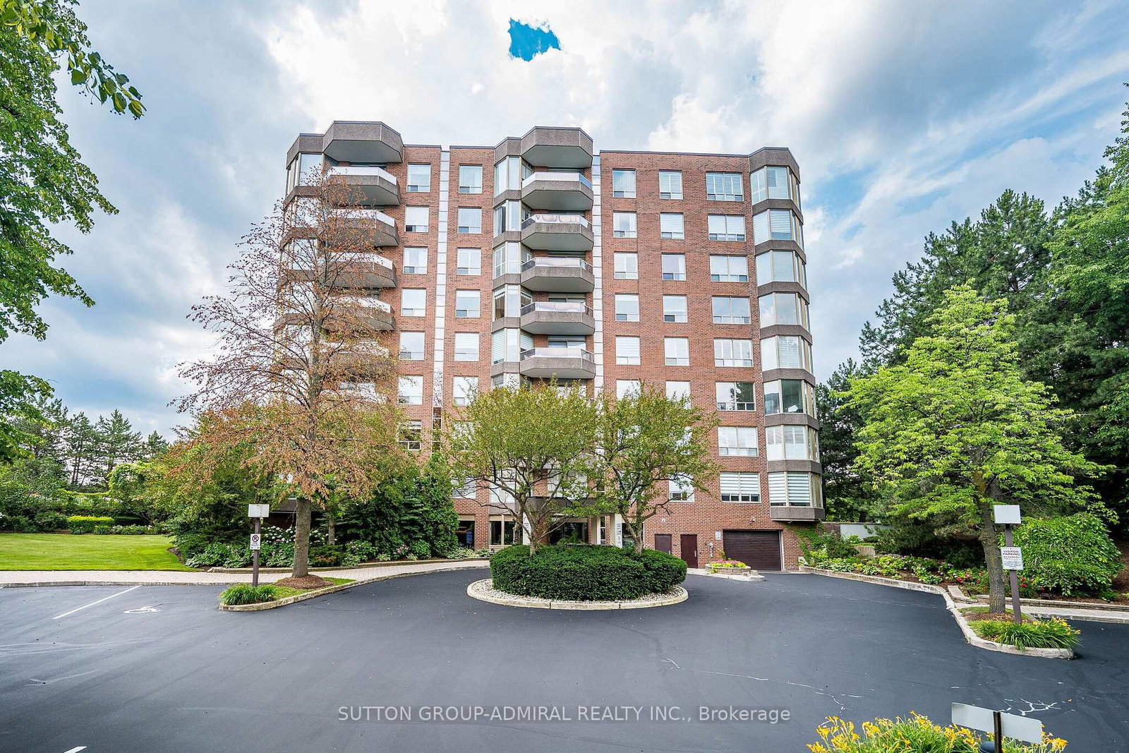 1901-pilgrims-way-oakville-ontario-w13549122